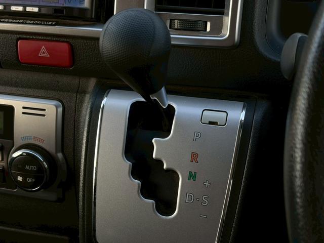 レジアスエースバン ロングスーパーＧＬ　ワンオーナー車　禁煙　ナビ　バックカメラ　地デジ　両側スライドドア　キーレスエントリー　リアヒーター　リアクーラー　ＥＴＣ　ＣＤ再生可　電格ミラー　オートライト　オートエアコン　スペアキー　車検整備付（17枚目）