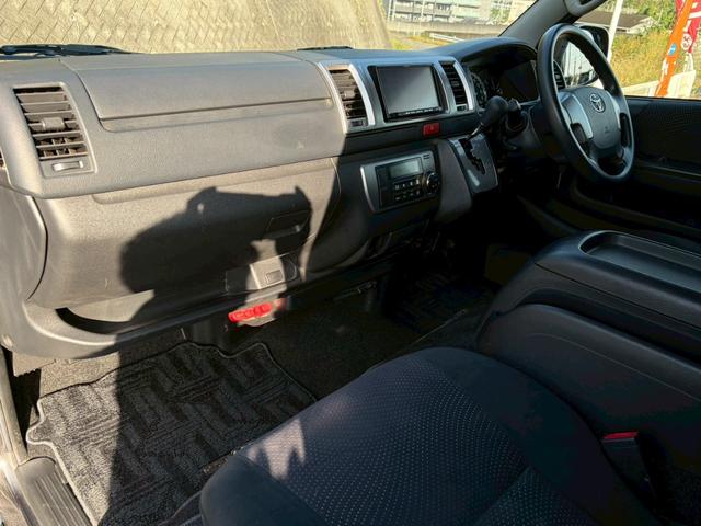 レジアスエースバン ロングスーパーＧＬ　ワンオーナー車　禁煙　ナビ　バックカメラ　地デジ　両側スライドドア　キーレスエントリー　リアヒーター　リアクーラー　ＥＴＣ　ＣＤ再生可　電格ミラー　オートライト　オートエアコン　スペアキー　車検整備付（30枚目）