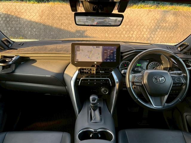 ハリアー Ｚ　ワンオーナー　ユーザー買取　禁煙　ＪＢＬスピーカー　純正ナビ　全周囲モニター　ドラレコ型デジタルインナーミラー　ハーフレザー　レーダークルーズ　ＨＵＤ　パワーテールゲート　純正１９ＡＷ　車検整備付（5枚目）