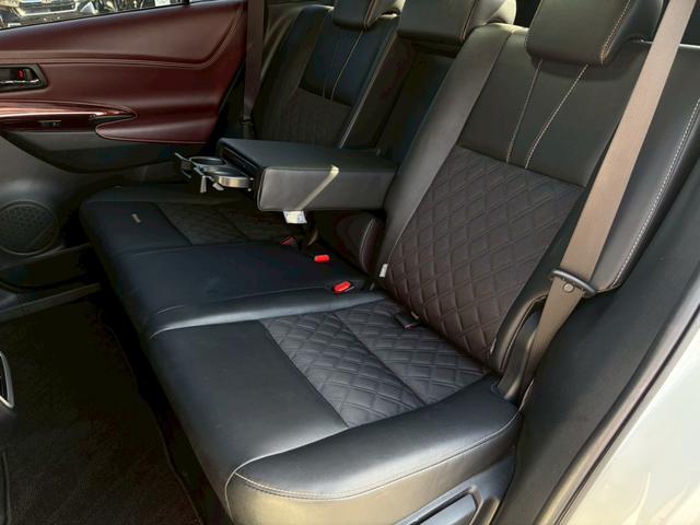 ハリアー プレミアム　禁煙　サンルーフ　純正９インチナビ　ハーフレザー　パワーシート　パワーバックドア　クルーズコントロール　ＬＥＤ　フルセグ　バックカメラ　ＥＴＣ　純正１８インチアルミ　プッシュスタート　車検整備付（15枚目）