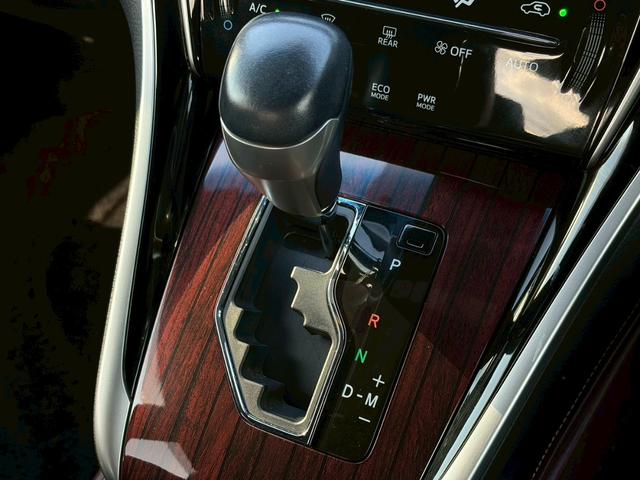 ハリアー プレミアム　禁煙　サンルーフ　純正９インチナビ　ハーフレザー　パワーシート　パワーバックドア　クルーズコントロール　ＬＥＤ　フルセグ　バックカメラ　ＥＴＣ　純正１８インチアルミ　プッシュスタート　車検整備付（17枚目）