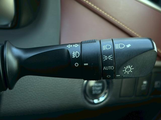 ハリアー プレミアム　禁煙　サンルーフ　純正９インチナビ　ハーフレザー　パワーシート　パワーバックドア　クルーズコントロール　ＬＥＤ　フルセグ　バックカメラ　ＥＴＣ　純正１８インチアルミ　プッシュスタート　車検整備付（26枚目）