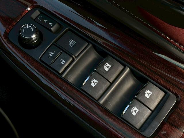 ハリアー プレミアム　禁煙　サンルーフ　純正９インチナビ　ハーフレザー　パワーシート　パワーバックドア　クルーズコントロール　ＬＥＤ　フルセグ　バックカメラ　ＥＴＣ　純正１８インチアルミ　プッシュスタート　車検整備付（29枚目）