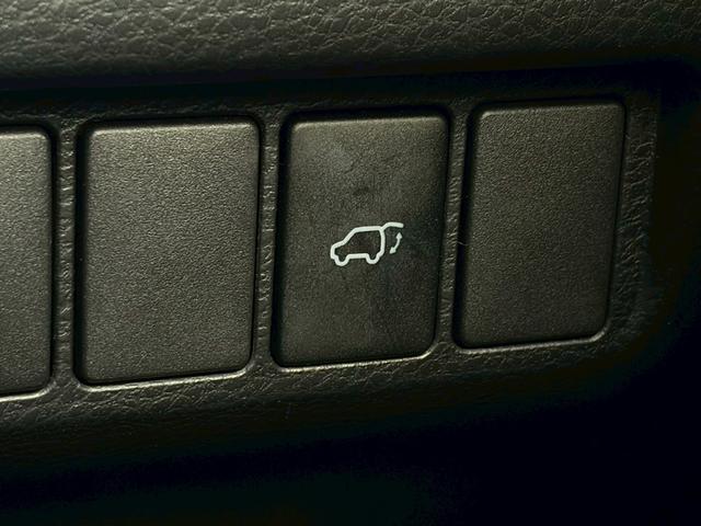 ハリアー プレミアム　禁煙　サンルーフ　純正９インチナビ　ハーフレザー　パワーシート　パワーバックドア　クルーズコントロール　ＬＥＤ　フルセグ　バックカメラ　ＥＴＣ　純正１８インチアルミ　プッシュスタート　車検整備付（30枚目）