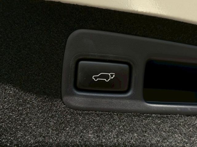 ハリアー プレミアム　禁煙　サンルーフ　純正９インチナビ　ハーフレザー　パワーシート　パワーバックドア　クルーズコントロール　ＬＥＤ　フルセグ　バックカメラ　ＥＴＣ　純正１８インチアルミ　プッシュスタート　車検整備付（34枚目）