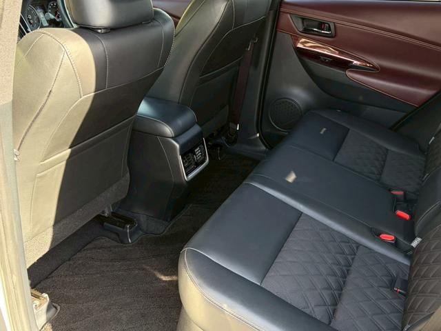 ハリアー プレミアム　禁煙　サンルーフ　純正９インチナビ　ハーフレザー　パワーシート　パワーバックドア　クルーズコントロール　ＬＥＤ　フルセグ　バックカメラ　ＥＴＣ　純正１８インチアルミ　プッシュスタート　車検整備付（38枚目）