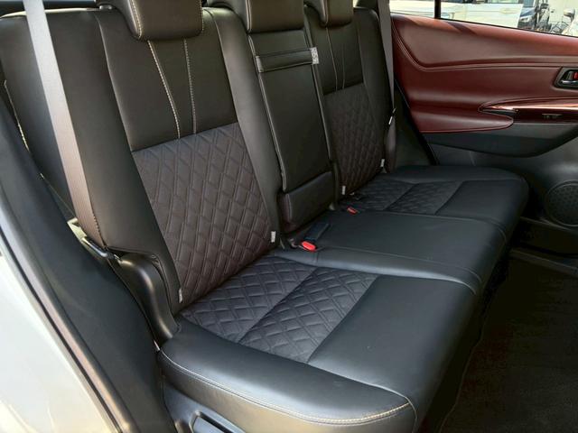 ハリアー プレミアム　禁煙　サンルーフ　純正９インチナビ　ハーフレザー　パワーシート　パワーバックドア　クルーズコントロール　ＬＥＤ　フルセグ　バックカメラ　ＥＴＣ　純正１８インチアルミ　プッシュスタート　車検整備付（39枚目）