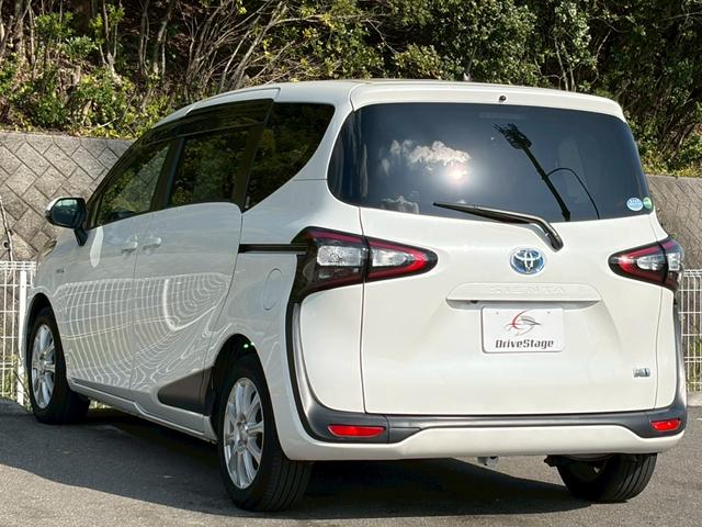 シエンタ ハイブリッドＧ　クエロ　禁煙車　純正ナビ　バックカメラ　両側電動スライド　ドライブレコーダー　シートヒーター　ＥＴＣ　ＬＥＤヘッドライト　ハーフレザーシート　衝突軽減ブレーキ　レーンキープ　１５インチアルミ　車検整備付（8枚目）