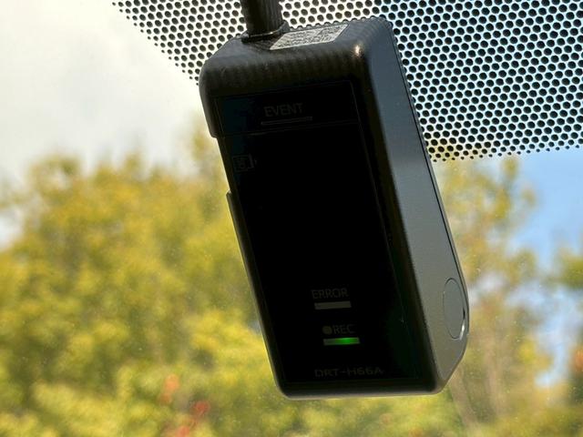 シエンタ ハイブリッドＧ　クエロ　禁煙車　純正ナビ　バックカメラ　両側電動スライド　ドライブレコーダー　シートヒーター　ＥＴＣ　ＬＥＤヘッドライト　ハーフレザーシート　衝突軽減ブレーキ　レーンキープ　１５インチアルミ　車検整備付（13枚目）