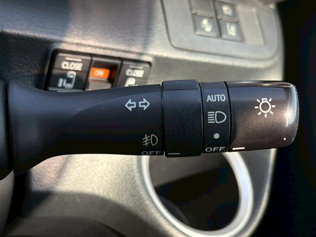 シエンタ ハイブリッドＧ　クエロ　禁煙車　純正ナビ　バックカメラ　両側電動スライド　ドライブレコーダー　シートヒーター　ＥＴＣ　ＬＥＤヘッドライト　ハーフレザーシート　衝突軽減ブレーキ　レーンキープ　１５インチアルミ　車検整備付（27枚目）