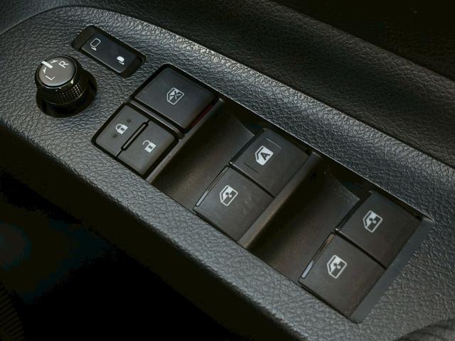 シエンタ ハイブリッドＧ　クエロ　禁煙車　純正ナビ　バックカメラ　両側電動スライド　ドライブレコーダー　シートヒーター　ＥＴＣ　ＬＥＤヘッドライト　ハーフレザーシート　衝突軽減ブレーキ　レーンキープ　１５インチアルミ　車検整備付（29枚目）