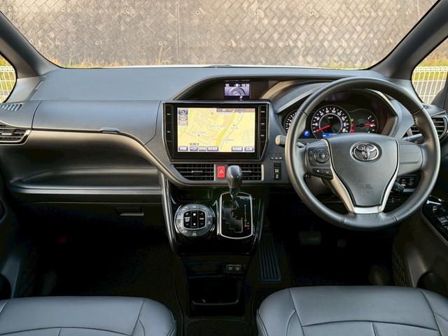 ノア Ｓｉ　禁煙　純正１０インチナビ　バックカメラ　ドラレコ　デジタルインナーミラー　クルーズコントロール　両側パワースライドドア　衝突軽減ブレーキ　ＥＴＣ　ＬＥＤヘッドライト　純正１６インチアルミ　スマートキー（6枚目）