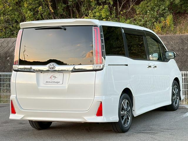 ノア Ｓｉ　禁煙　純正１０インチナビ　バックカメラ　ドラレコ　デジタルインナーミラー　クルーズコントロール　両側パワースライドドア　衝突軽減ブレーキ　ＥＴＣ　ＬＥＤヘッドライト　純正１６インチアルミ　スマートキー（7枚目）