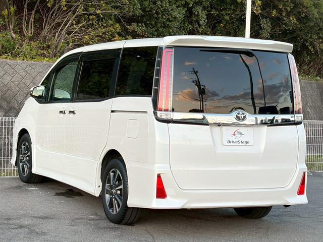 ノア Ｓｉ　禁煙　純正１０インチナビ　バックカメラ　ドラレコ　デジタルインナーミラー　クルーズコントロール　両側パワースライドドア　衝突軽減ブレーキ　ＥＴＣ　ＬＥＤヘッドライト　純正１６インチアルミ　スマートキー（9枚目）