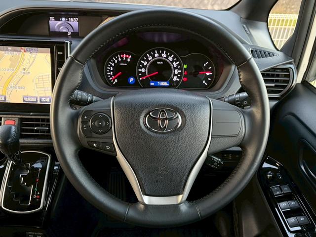 ノア Ｓｉ　禁煙　純正１０インチナビ　バックカメラ　ドラレコ　デジタルインナーミラー　クルーズコントロール　両側パワースライドドア　衝突軽減ブレーキ　ＥＴＣ　ＬＥＤヘッドライト　純正１６インチアルミ　スマートキー（10枚目）