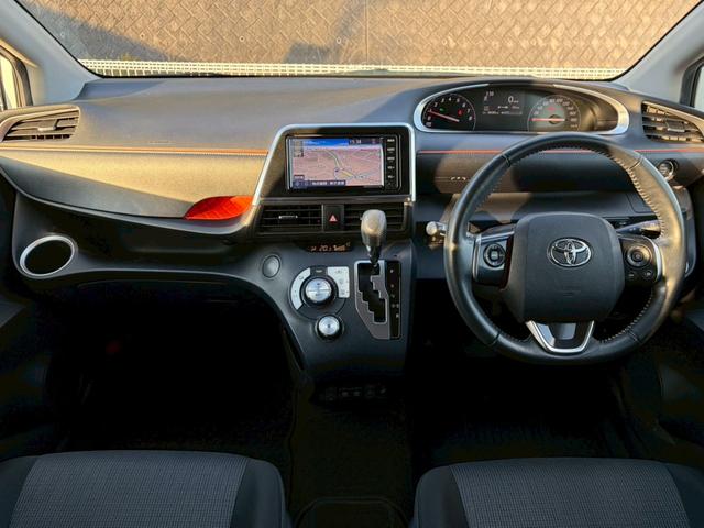 シエンタ ファンベースＧ　禁煙　純正ナビ　全周囲モニター　両側パワースライドドア　シートヒーター　ステアリングヒーター　衝突軽減　レーンキープ　ＥＴＣ　ＬＥＤヘッドライト　地デジ　Ｂｌｕｅｔｏｏｔｈ　ＵＳＢ接続　スマートキー（6枚目）