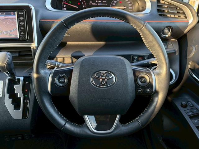 シエンタ ファンベースＧ　禁煙　純正ナビ　全周囲モニター　両側パワースライドドア　シートヒーター　ステアリングヒーター　衝突軽減　レーンキープ　ＥＴＣ　ＬＥＤヘッドライト　地デジ　Ｂｌｕｅｔｏｏｔｈ　ＵＳＢ接続　スマートキー（10枚目）