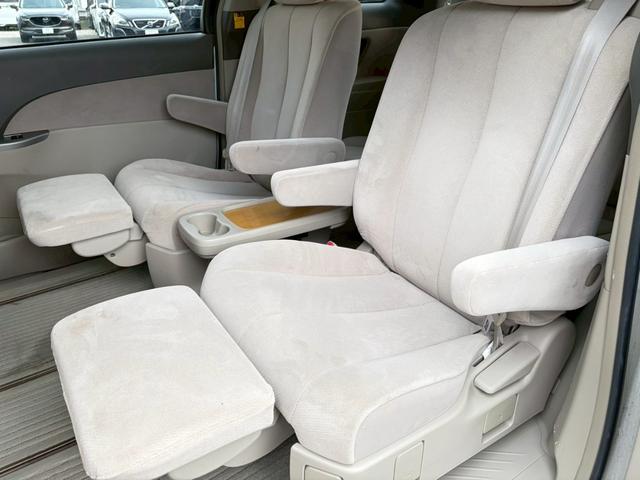 エスティマ ２．４アエラス　Ｇエディション　４ＷＤ　禁煙　純正ナビ　バックカメラ　インテリキー　両側パワースライドドア　ＥＴＣ車載器　ＨＩＤヘッドライト　ＣＤ・ＤＶＤ再生可　録音可　プッシュスタート　純正１７インチアルミ　電格ミラー　車検整備付（14枚目）