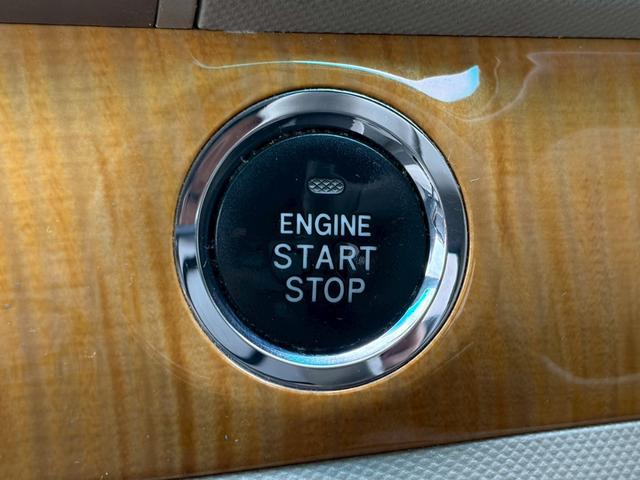 エスティマ ２．４アエラス　Ｇエディション　４ＷＤ　禁煙　純正ナビ　バックカメラ　インテリキー　両側パワースライドドア　ＥＴＣ車載器　ＨＩＤヘッドライト　ＣＤ・ＤＶＤ再生可　録音可　プッシュスタート　純正１７インチアルミ　電格ミラー　車検整備付（18枚目）