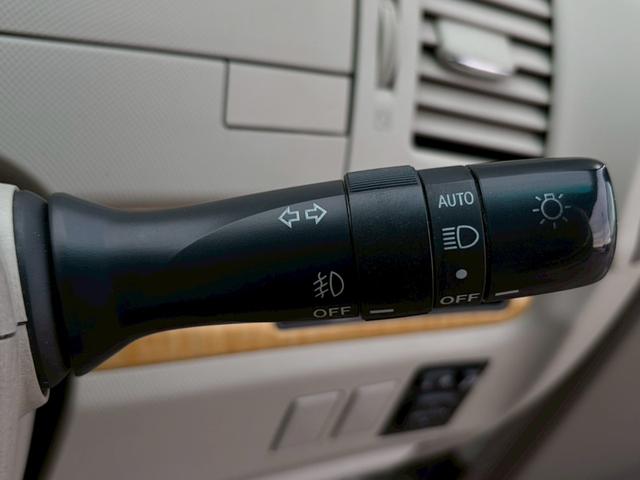 エスティマ ２．４アエラス　Ｇエディション　４ＷＤ　禁煙　純正ナビ　バックカメラ　インテリキー　両側パワースライドドア　ＥＴＣ車載器　ＨＩＤヘッドライト　ＣＤ・ＤＶＤ再生可　録音可　プッシュスタート　純正１７インチアルミ　電格ミラー　車検整備付（23枚目）