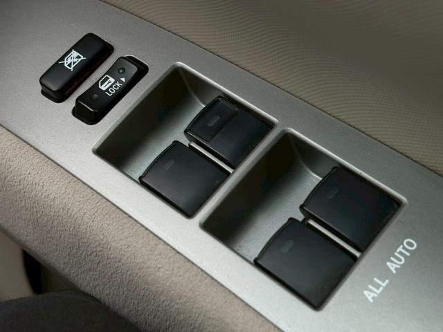 エスティマ ２．４アエラス　Ｇエディション　４ＷＤ　禁煙　純正ナビ　バックカメラ　インテリキー　両側パワースライドドア　ＥＴＣ車載器　ＨＩＤヘッドライト　ＣＤ・ＤＶＤ再生可　録音可　プッシュスタート　純正１７インチアルミ　電格ミラー　車検整備付（25枚目）