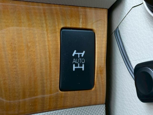 エスティマ ２．４アエラス　Ｇエディション　４ＷＤ　禁煙　純正ナビ　バックカメラ　インテリキー　両側パワースライドドア　ＥＴＣ車載器　ＨＩＤヘッドライト　ＣＤ・ＤＶＤ再生可　録音可　プッシュスタート　純正１７インチアルミ　電格ミラー　車検整備付（27枚目）