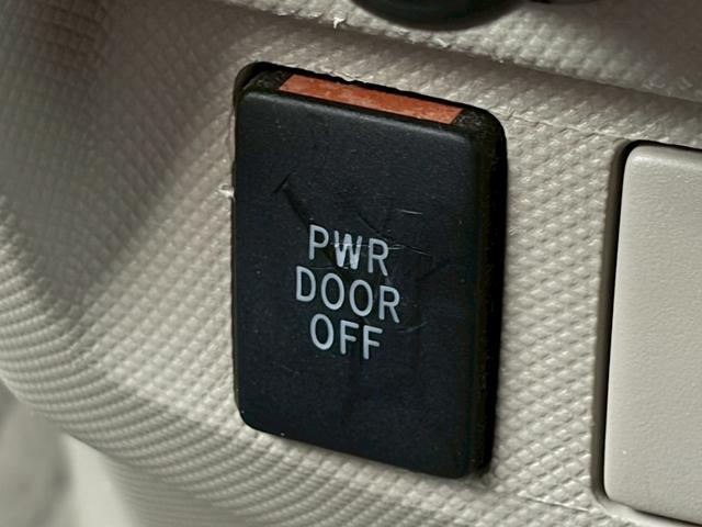 エスティマ ２．４アエラス　Ｇエディション　４ＷＤ　禁煙　純正ナビ　バックカメラ　インテリキー　両側パワースライドドア　ＥＴＣ車載器　ＨＩＤヘッドライト　ＣＤ・ＤＶＤ再生可　録音可　プッシュスタート　純正１７インチアルミ　電格ミラー　車検整備付（28枚目）