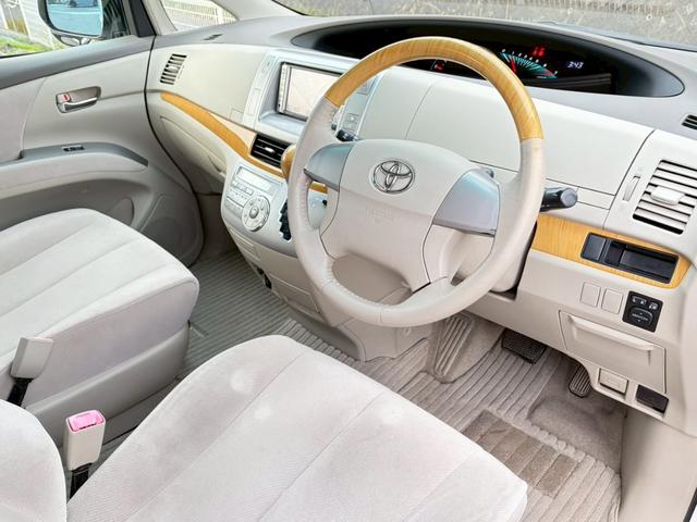 エスティマ ２．４アエラス　Ｇエディション　４ＷＤ　禁煙　純正ナビ　バックカメラ　インテリキー　両側パワースライドドア　ＥＴＣ車載器　ＨＩＤヘッドライト　ＣＤ・ＤＶＤ再生可　録音可　プッシュスタート　純正１７インチアルミ　電格ミラー　車検整備付（31枚目）