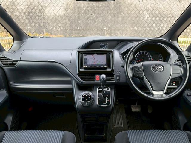 ヴォクシー ＺＳ　禁煙　社外メモリーナビ　バックカメラ　ドラレコ　パワースライドドア　インテリキー　ＬＥＤヘッドライト　ＥＴＣ　フルセグ　Ｂｌｕｅｔｏｏｔｈ　ＵＳＢ接続　純正１６インチアルミ　７人乗り　プッシュスタート（6枚目）