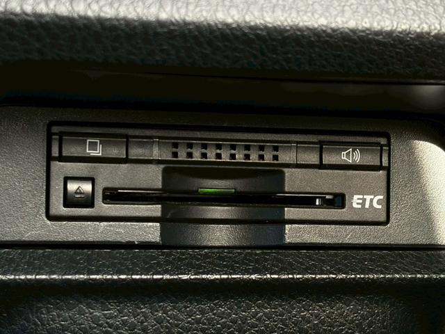 ヴォクシー ＺＳ　禁煙　社外メモリーナビ　バックカメラ　ドラレコ　パワースライドドア　インテリキー　ＬＥＤヘッドライト　ＥＴＣ　フルセグ　Ｂｌｕｅｔｏｏｔｈ　ＵＳＢ接続　純正１６インチアルミ　７人乗り　プッシュスタート（12枚目）