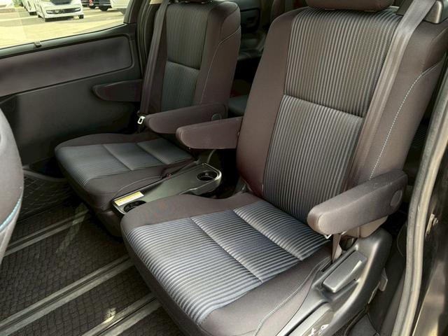 ヴォクシー ＺＳ　禁煙　社外メモリーナビ　バックカメラ　ドラレコ　パワースライドドア　インテリキー　ＬＥＤヘッドライト　ＥＴＣ　フルセグ　Ｂｌｕｅｔｏｏｔｈ　ＵＳＢ接続　純正１６インチアルミ　７人乗り　プッシュスタート（16枚目）