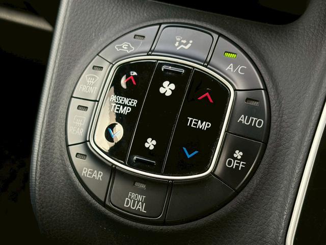 ヴォクシー ＺＳ　禁煙　社外メモリーナビ　バックカメラ　ドラレコ　パワースライドドア　インテリキー　ＬＥＤヘッドライト　ＥＴＣ　フルセグ　Ｂｌｕｅｔｏｏｔｈ　ＵＳＢ接続　純正１６インチアルミ　７人乗り　プッシュスタート（31枚目）