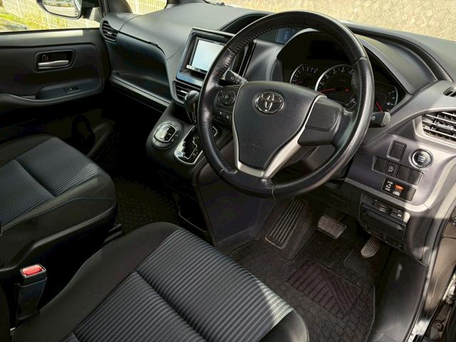 ヴォクシー ＺＳ　禁煙　社外メモリーナビ　バックカメラ　ドラレコ　パワースライドドア　インテリキー　ＬＥＤヘッドライト　ＥＴＣ　フルセグ　Ｂｌｕｅｔｏｏｔｈ　ＵＳＢ接続　純正１６インチアルミ　７人乗り　プッシュスタート（32枚目）