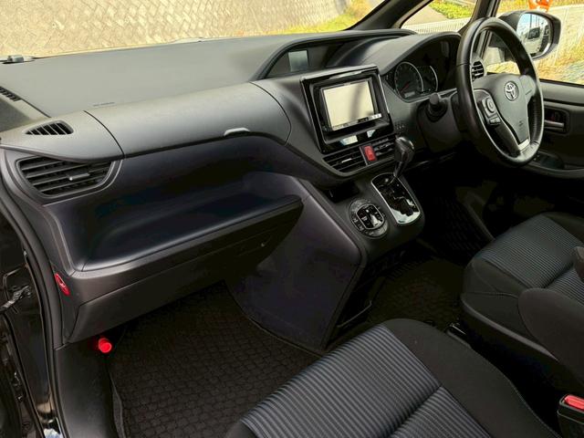 ヴォクシー ＺＳ　禁煙　社外メモリーナビ　バックカメラ　ドラレコ　パワースライドドア　インテリキー　ＬＥＤヘッドライト　ＥＴＣ　フルセグ　Ｂｌｕｅｔｏｏｔｈ　ＵＳＢ接続　純正１６インチアルミ　７人乗り　プッシュスタート（33枚目）