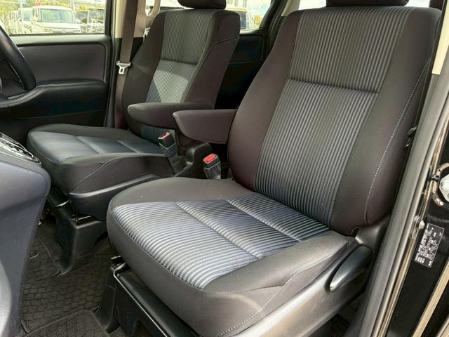 ヴォクシー ＺＳ　禁煙　社外メモリーナビ　バックカメラ　ドラレコ　パワースライドドア　インテリキー　ＬＥＤヘッドライト　ＥＴＣ　フルセグ　Ｂｌｕｅｔｏｏｔｈ　ＵＳＢ接続　純正１６インチアルミ　７人乗り　プッシュスタート（34枚目）