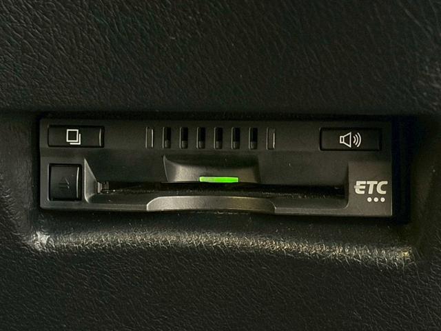 シエンタ Ｇ　クエロ　ユーザー買取　ワンオーナー　屋根付き車庫保管　純正ナビ　全周囲カメラ　両側オートスライド　シートヒーター　フルセグＴＶ　スマートキー　衝突軽減　ステアリングヒーター　純正１６ＡＷ　ＥＴＣ　走行７千キロ（16枚目）