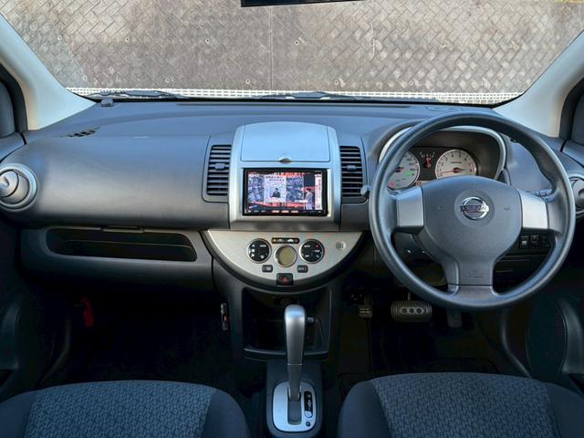 ノート １５Ｘ　ＳＶ＋プラズマ　走行約１２８００ｋｍ！　ユーザー買取車　ワンオーナー　禁煙車　後期型　純正ナビ　バックカメラ　フルセグ　ＥＴＣ　純正サンドバイザー　エコモード　インテリジェントキー　Ｂｌｕｅｔｏｏｔｈ　オートエアコン（6枚目）