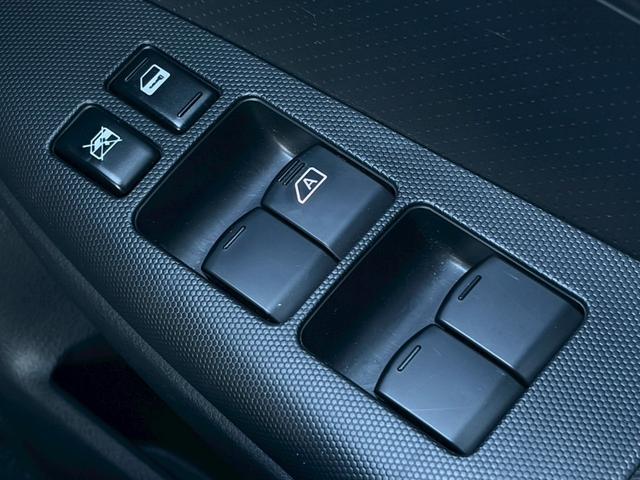 ノート １５Ｘ　ＳＶ＋プラズマ　走行約１２８００ｋｍ！　ユーザー買取車　ワンオーナー　禁煙車　後期型　純正ナビ　バックカメラ　フルセグ　ＥＴＣ　純正サンドバイザー　エコモード　インテリジェントキー　Ｂｌｕｅｔｏｏｔｈ　オートエアコン（25枚目）