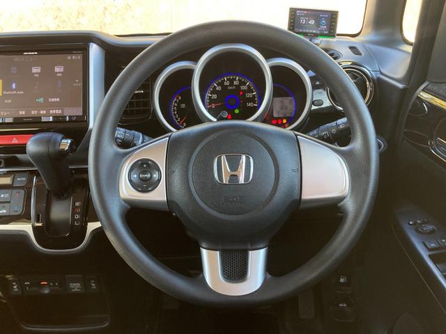 N-BOXカスタム G SSパッケージ ユーザー買取車 禁煙 社外8インチナビ バックカメラ ドラレコ 衝突軽減ブレーキ HIDヘッドライト 両側パワースライドドア シートヒーター フルセグ ETC レーダー探知機 純正14インチアルミ(18枚目)