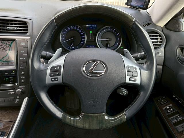 ＩＳ ＩＳ２５０　バージョンＬ　後期　サンルーフ　黒革　レーダークルーズ　純正ナビ　禁煙　ベンチレーション　バックカメラ　ドラレコ　リア電動サンシェード　Ｂｌｕｅｔｏｏｔｈ　ＵＳＢ・ＡＵＸ接続　純正１８ＡＷ　ＥＴＣ　車検整備付（8枚目）