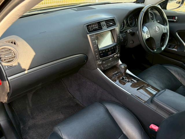 ＩＳ ＩＳ２５０　バージョンＬ　後期　サンルーフ　黒革　レーダークルーズ　純正ナビ　禁煙　ベンチレーション　バックカメラ　ドラレコ　リア電動サンシェード　Ｂｌｕｅｔｏｏｔｈ　ＵＳＢ・ＡＵＸ接続　純正１８ＡＷ　ＥＴＣ　車検整備付（39枚目）