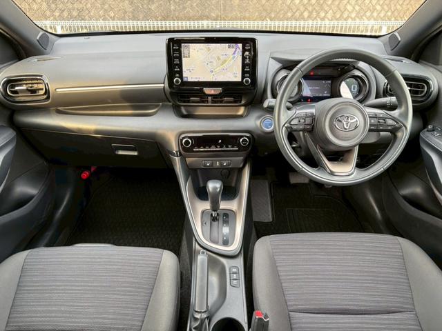 ヤリス ハイブリッドZ 禁煙 純正8インチナビ 全周囲カメラ トヨタセーフティ 前後ドライブレコーダー CarPlay アダプティブクルーズ シートヒーター オートハイビーム スマートキー クリアランスソナー 車検整備付(5枚目)