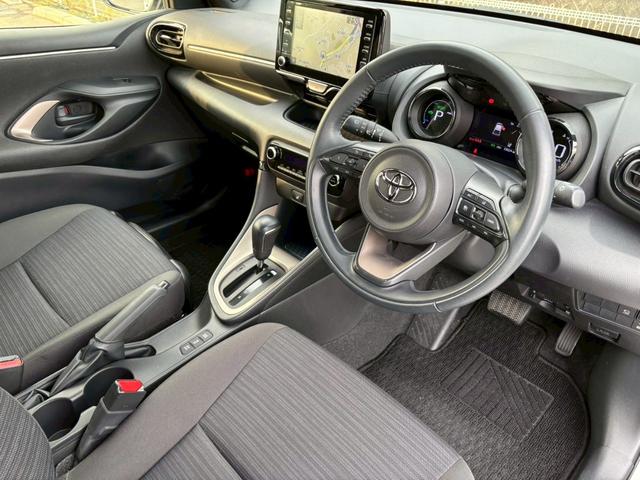 ヤリス ハイブリッドZ 禁煙 純正8インチナビ 全周囲カメラ トヨタセーフティ 前後ドライブレコーダー CarPlay アダプティブクルーズ シートヒーター オートハイビーム スマートキー クリアランスソナー 車検整備付(9枚目)