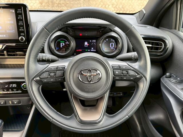 ヤリス ハイブリッドZ 禁煙 純正8インチナビ 全周囲カメラ トヨタセーフティ 前後ドライブレコーダー CarPlay アダプティブクルーズ シートヒーター オートハイビーム スマートキー クリアランスソナー 車検整備付(17枚目)