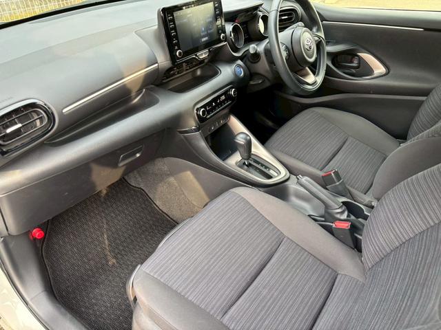 ヤリス ハイブリッドZ 禁煙 純正8インチナビ 全周囲カメラ トヨタセーフティ 前後ドライブレコーダー CarPlay アダプティブクルーズ シートヒーター オートハイビーム スマートキー クリアランスソナー 車検整備付(22枚目)