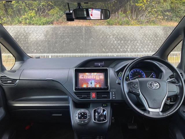 ノア ハイブリッドＧ　禁煙　純正９インチナビ　両側パワースライドドア　置くだけ充電　前席シートヒーター　クルーズコントロール　純正１５インチＡＷ　ＬＥＤヘッドライト　バックカメラ　フルセグ　ＥＴＣ　ドラレコ　スマートキー（8枚目）