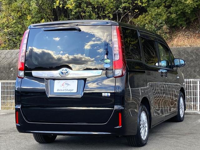 ノア ハイブリッドＧ　禁煙　純正９インチナビ　両側パワースライドドア　置くだけ充電　前席シートヒーター　クルーズコントロール　純正１５インチＡＷ　ＬＥＤヘッドライト　バックカメラ　フルセグ　ＥＴＣ　ドラレコ　スマートキー（10枚目）