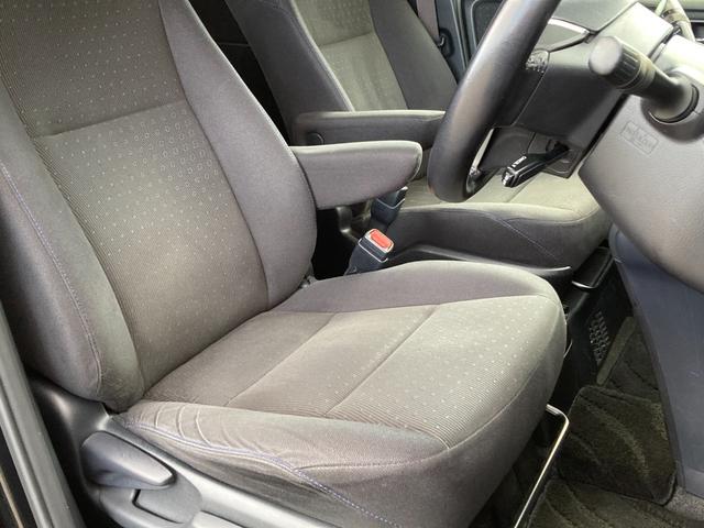 ノア ハイブリッドＧ　禁煙　純正９インチナビ　両側パワースライドドア　置くだけ充電　前席シートヒーター　クルーズコントロール　純正１５インチＡＷ　ＬＥＤヘッドライト　バックカメラ　フルセグ　ＥＴＣ　ドラレコ　スマートキー（12枚目）