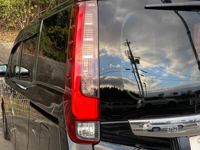 ノア ハイブリッドＧ　禁煙　純正９インチナビ　両側パワースライドドア　置くだけ充電　前席シートヒーター　クルーズコントロール　純正１５インチＡＷ　ＬＥＤヘッドライト　バックカメラ　フルセグ　ＥＴＣ　ドラレコ　スマートキー（30枚目）