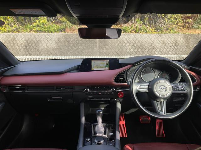 ＭＡＺＤＡ３ファストバック Ｘバーガンディ　セレクション　禁煙　ＢＯＳＥ　赤革　メモリ付きパワーシート　３６０度カメラ　純正ナビ　純正１８インチＡＷ　レーダークルーズ　ＨＵＤ　ＢＳＭ　ＥＴＣ　ＨＤＭＩ接続　フルセグ　シートヒーター　ハンドルヒーター　車検整備（7枚目）